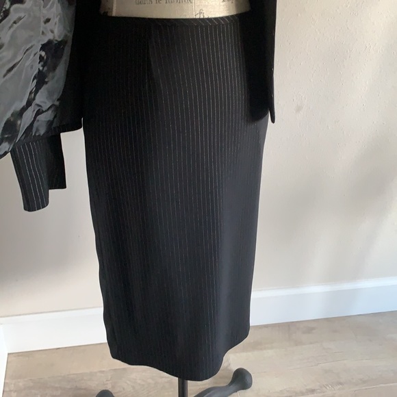 TAHARI Executive 2-pc suit - Picture 3 of 3